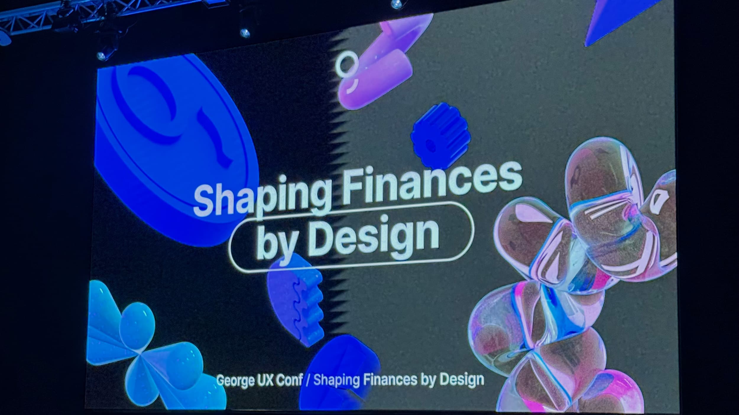 Reprezentačný slajd z konferencie s nápisom: "Shaping Finances by Design".